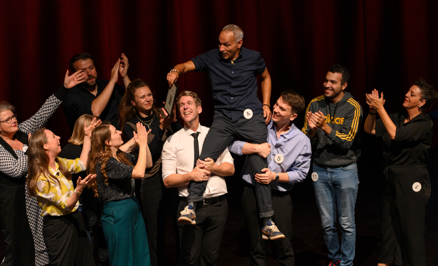 Improviser celebrating the winner of MaestroTM